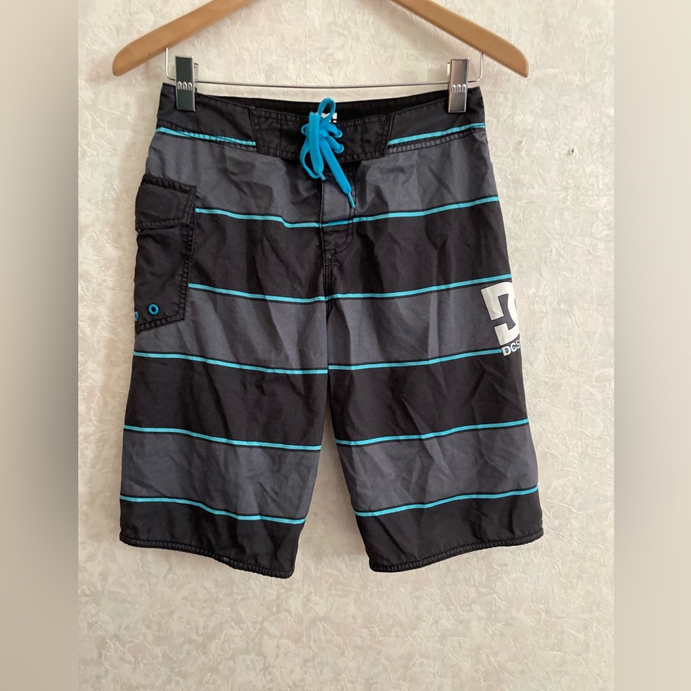 DC Shoe Co men's size 28 swim trunks